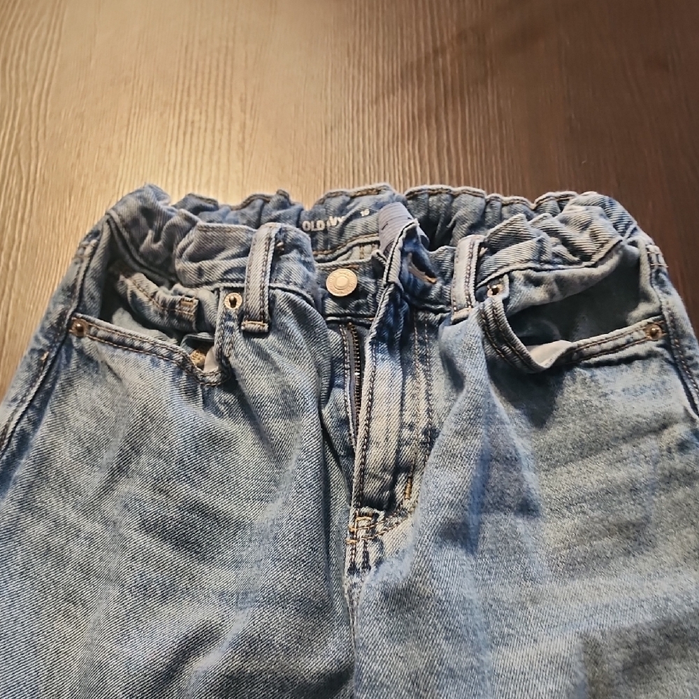 Old Navy Women's Light Blue Relaxed Jeans - Picture 5 of 9